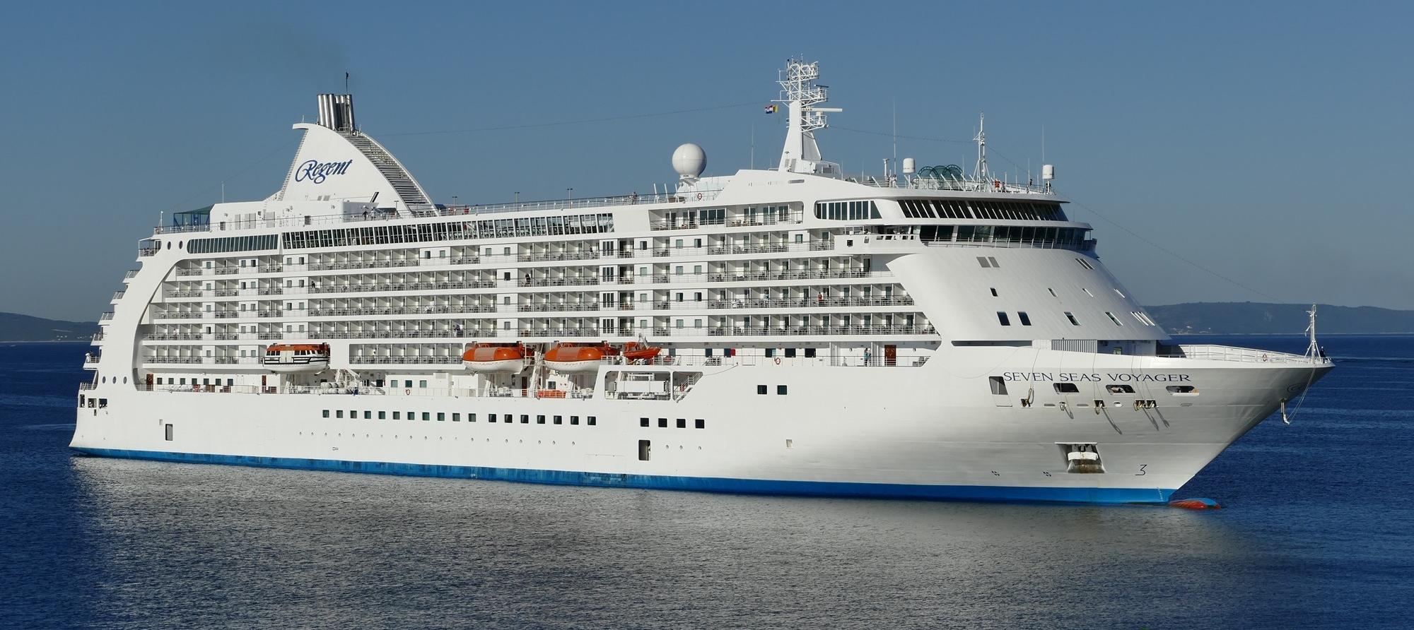 El exclusivo buque de crucero Seven Seas Voyager (Regent Seven Seas Cruises) a punto de atracar en puerto. REGENT SEVEN SEAS CRUISES SEVEN SEAS VOYAGER REGENT CRUISES LUXURY CRUISES REGEN SEVEN SEAS CRUCEROS DE LUJO REGENT SEVEN SEAS VOYAGER CRUCEROS RSSC REGENT CRUISES #crucerosdelujo #luxurycruises #crucerosexclusivos #regentsevenseas #regentcruises #rssc #crucerosregent #sevenseasvoyager #regentvoyager #luxurycruises #crucerosdeluxe #crucerosdelujo #cruceroslujo